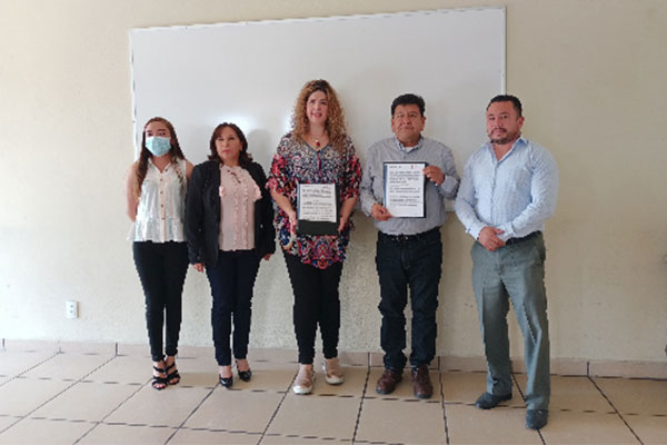 Huactzinco firma convenio con la Universidad Realística de México
