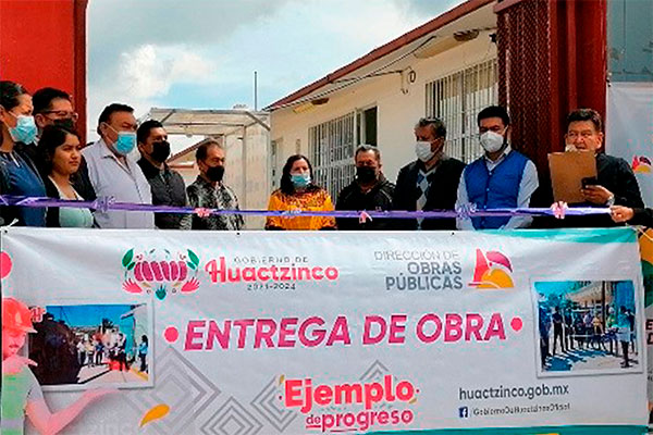 Entrega ayuntamiento de Huactzinco obra de drenaje sanitario a escuela Justo Sierra