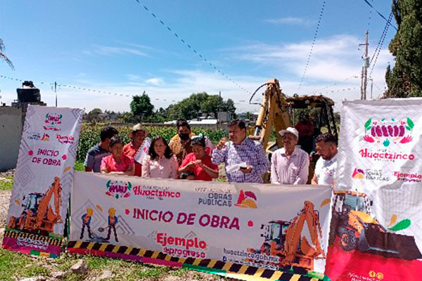 Después de 40 años, vecinos de la calle Adolfo López Mateos contarán con calle adoquinada, en Huactzinco