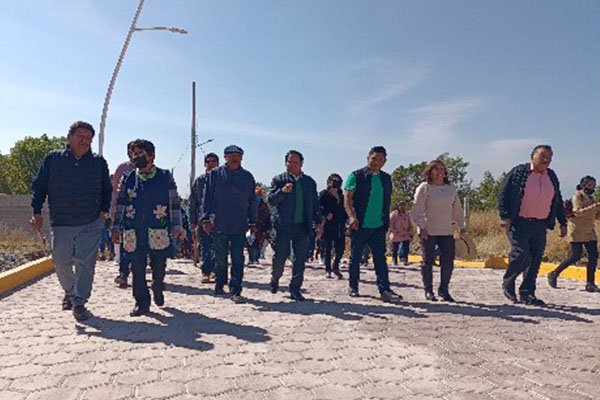 Mejora gobierno municipal de Huactzinco tránsito de estudiantes con apertura de calle