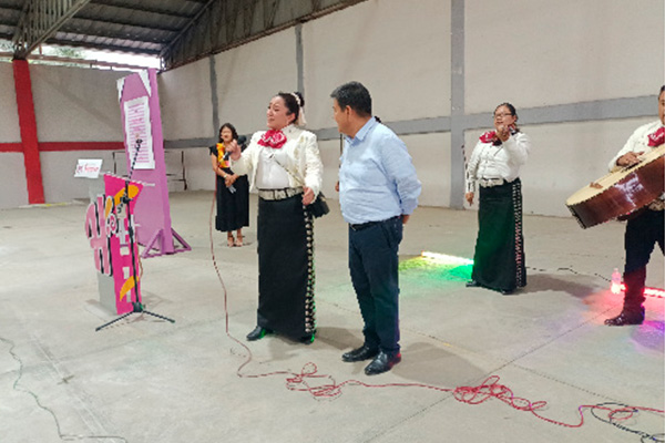 Festeja gobierno de Huactzinco a mamás con rifas y regalos