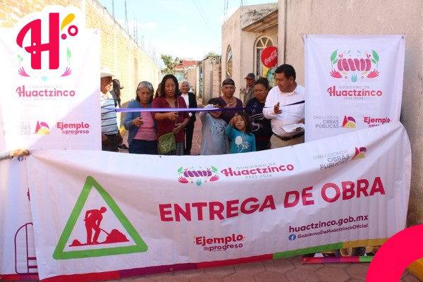 Pobladores reciben con agrado entrega de obra de adoquín en Privada Cristóbal Colón en Huactzinco