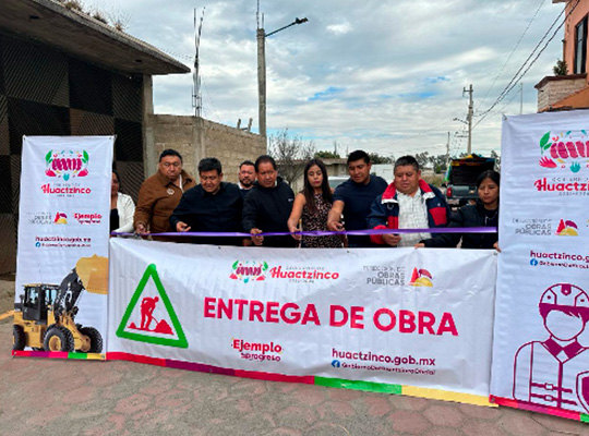Entrega Josué Guzmán Zamora obra de adoquinamiento en calle Xalcuentla de Huactzinco