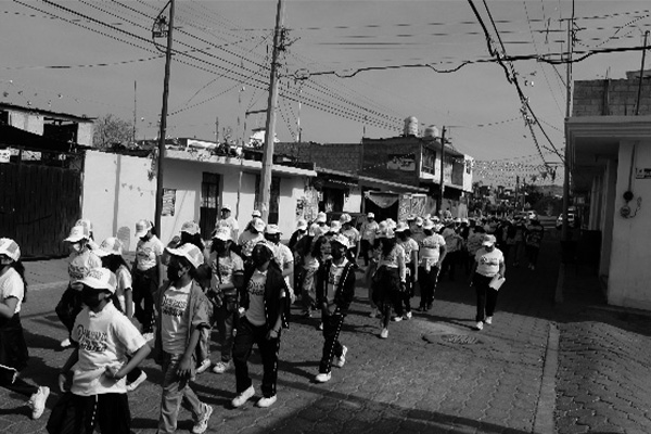 Las mujeres de Huactzinco realizan caminata para conmemorar el 8 marzo