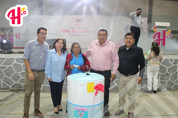 Lleva a cabo Gobierno de Huactzinco celebración del Día de la Mamá